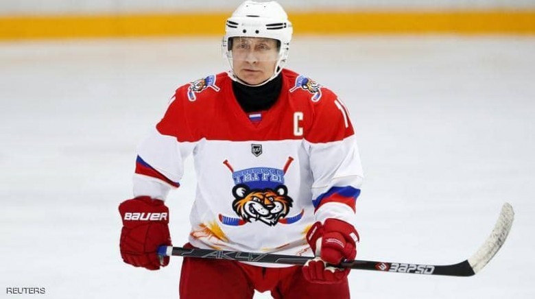 الرئيس الروسي بوتن يسجل هاتريك في الهوكي