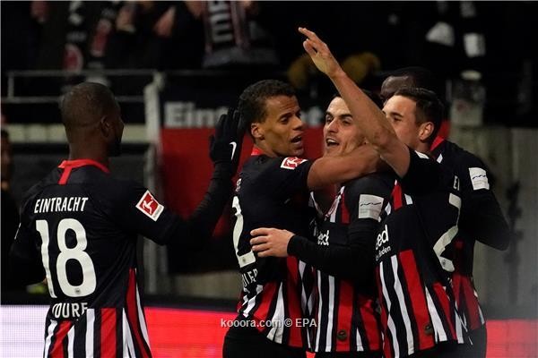 آينتراخت فرانكفورت يسحق ضيفه أوجسبورج بخماسية نظيفة