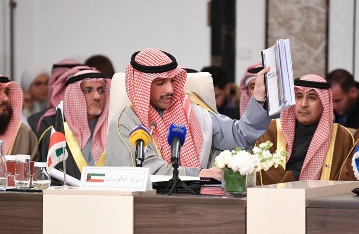 شاهد: هكذا علّقت "يديعوت أحرنوت" على إلقاء الغانم "صفقة القرن" في سلة القمامة