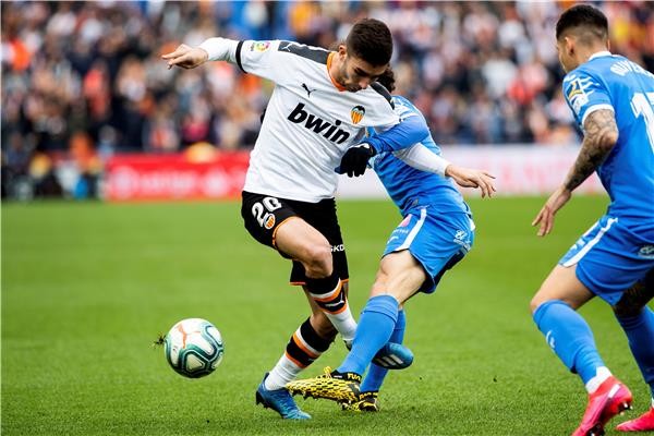 خيتافي يتلاعب بفالنسيا ويتمسك بطموحه للتأهل لأبطال أوروبا