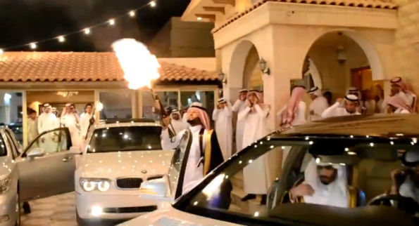 بالفيديوهات: حفل زفاف "تاريخي" بعد معضلة استمرت أكثر من 10 سنوات في "السعودية"