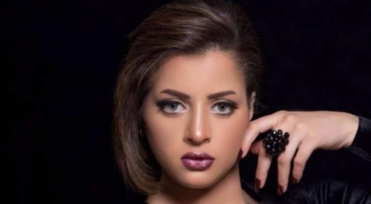 بالفيديو: الفنانة المصرية "منى فاروق" تبكي وتعتذر عن الفيديوهات الخادشة للحياء
