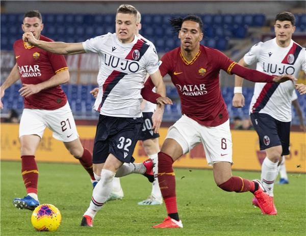 روما يسقط أمام بولونيا ليبقى في المركز الخامس