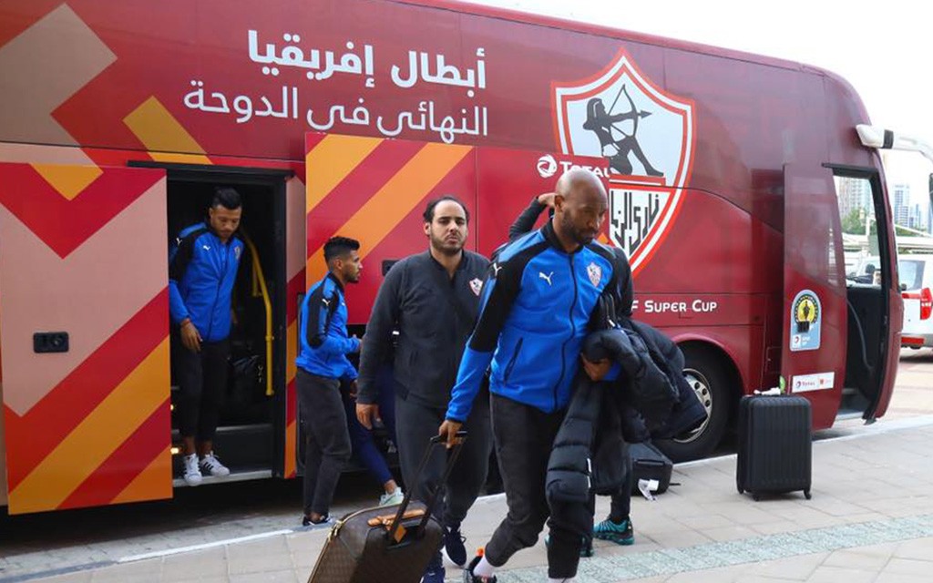 هكذا استقبلت الجماهير لاعبي الزمالك بعد وصولهم إلى قطر- فيديو