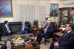 الرئيس عباس يستقبل وزير الخارجية المغربي في عمان