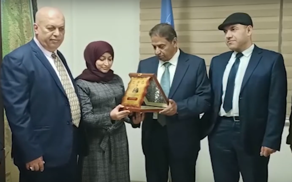 بالفيديو: النائب المصدر يُكرم مفوض عام وكالة الغوث بالمنطقة الوسطى
