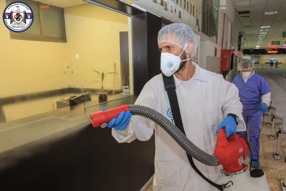 تعقيم معبر الكرامة للوقاية من فيروس "كورونا"