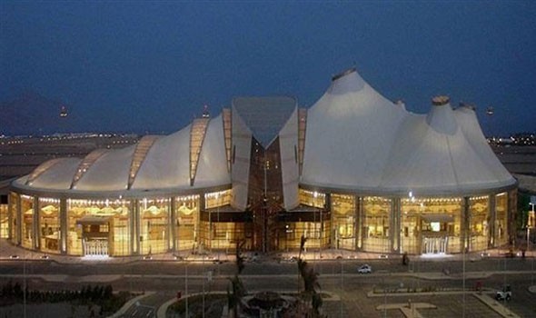 شاهدوا: شرم الشيخ تستقبل أول رحلتين "شارتر" من لندن