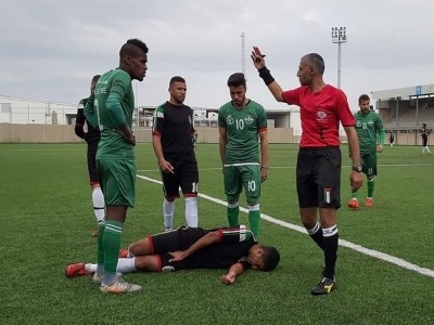 بالفيديو : موقف أخلاقي في مباراة الكأس بغزة