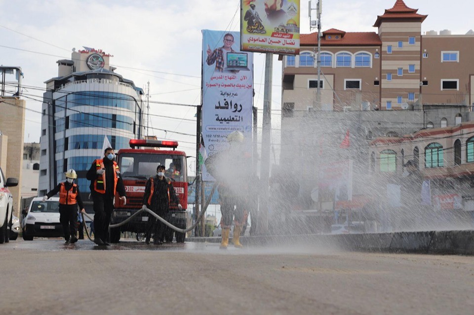 بالصور: حملة تعقيم في محافظة رفح جنوب قطاع غزة