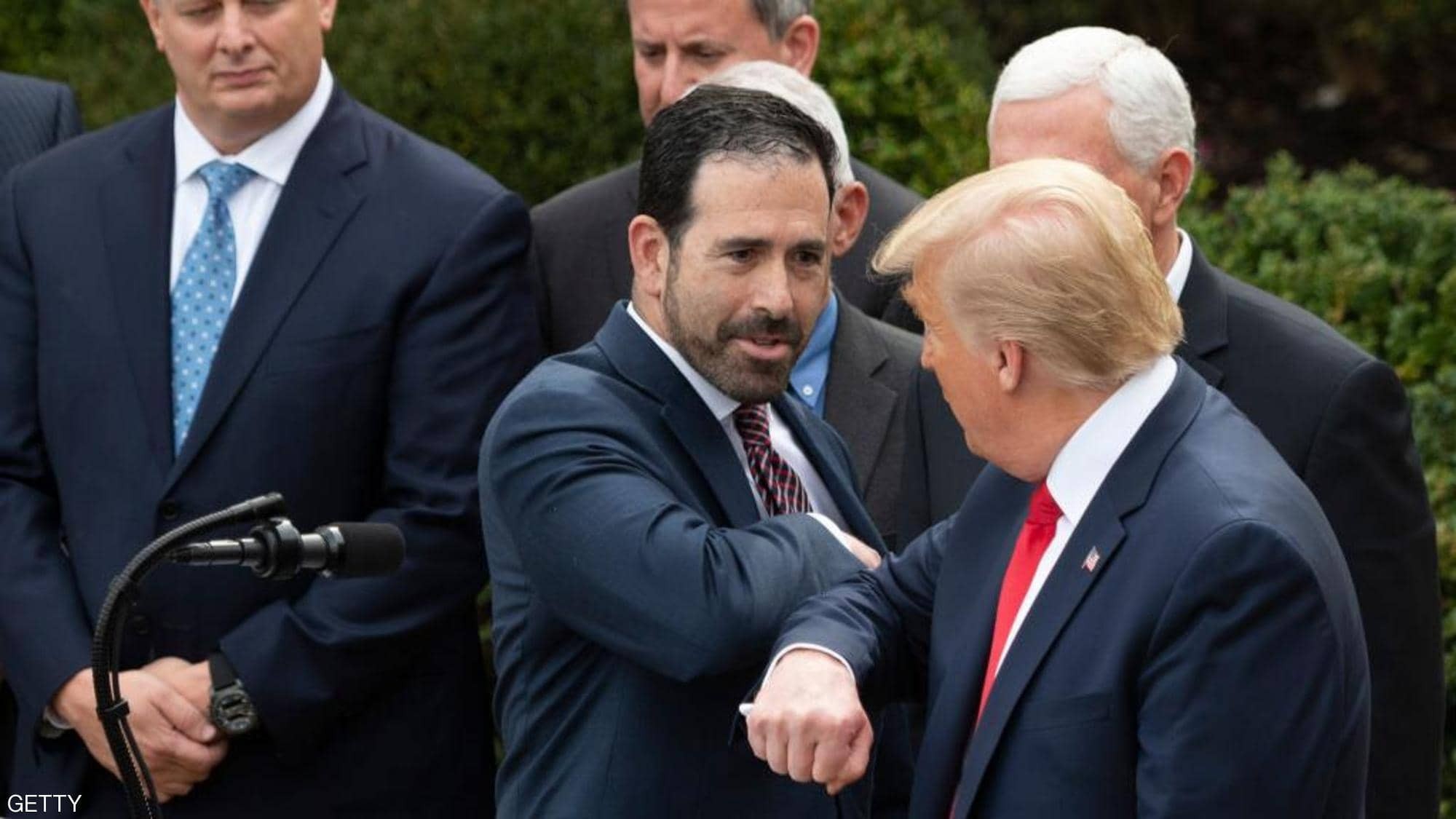 بالفيديو والصور: ترامب.. فعل كل المحظورات في خطاب "طورائ" فيروس كورونا