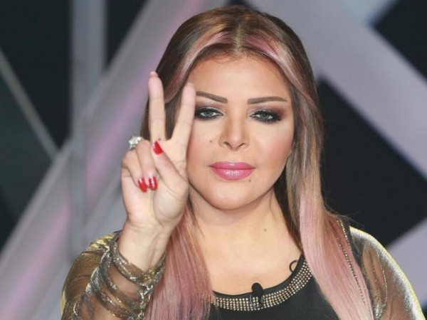 بالفيديو: الفنانة "فلة الجزائرية" تتمنى للمتظاهرين الإصابة بـ "كورونا"