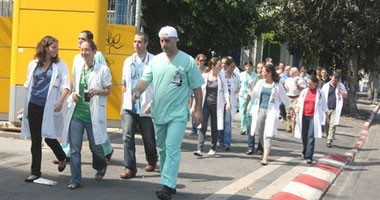 أطباء يرسلون عريضة لريفلين حول استغلال "نتنياهو" أزمة كورونا