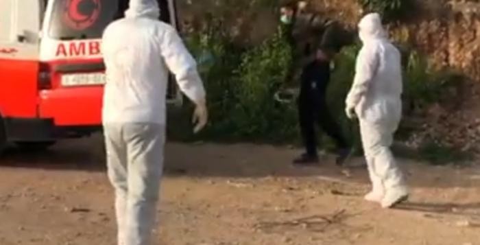 بالفيديو: الاحتلال يُلقي عاملاً فلسطينياً قرب حاجز في نابلس بشبهة إصابته بـ"كورونا"