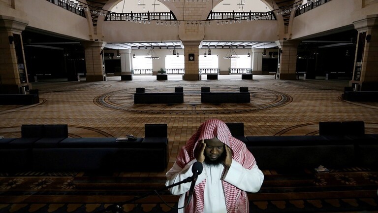 شاهدوا: تفاعل واسع مع إمام "الحرم" المكي بأن كورونا "إن هو إلا نذير"