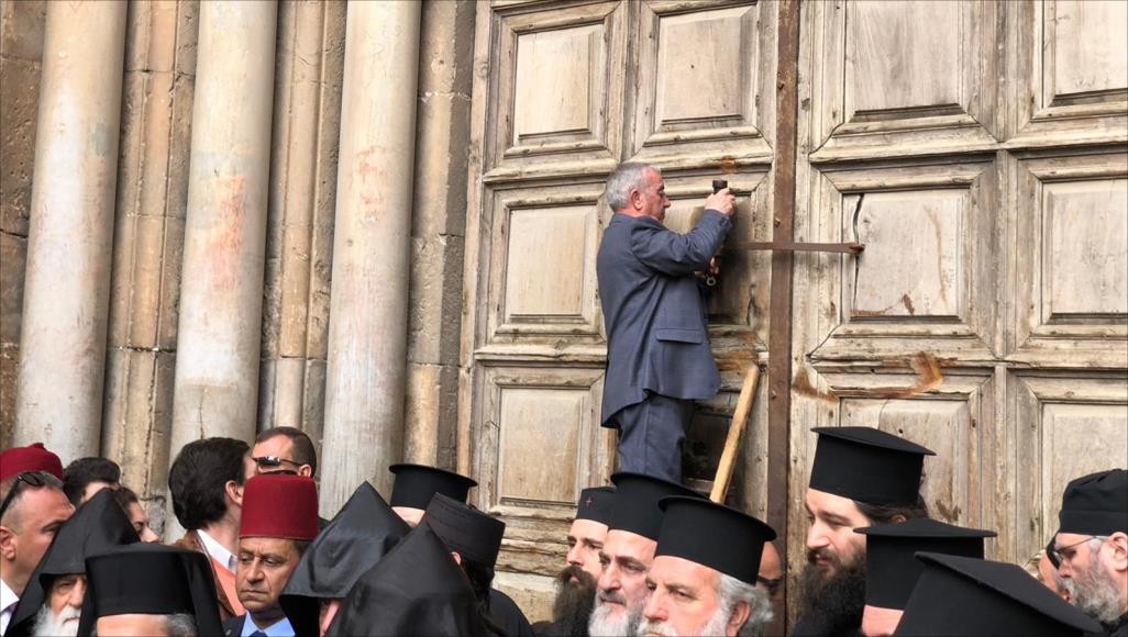 الأردن يُحذر من فرض الاحتلال قيودًا تحد من وصول المسيحيين إلى كنيسة القيامة