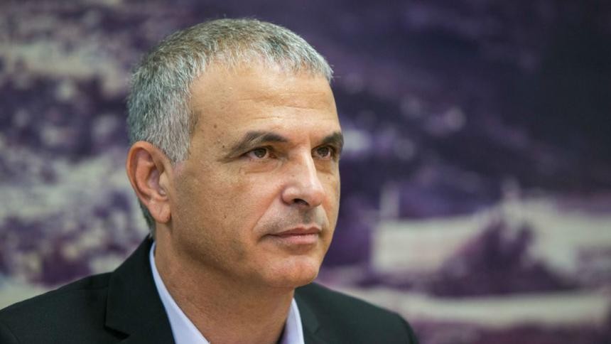 كحلون يوقّع على قرار بتحويل 120 مليون شيكل من أموال المقاصة للسلطة