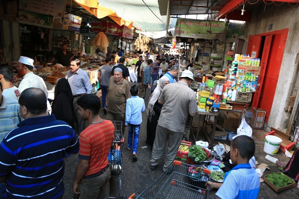 الشرطة بغزة تواصل إغلاق الأسواق الشعبية الأسبوعية