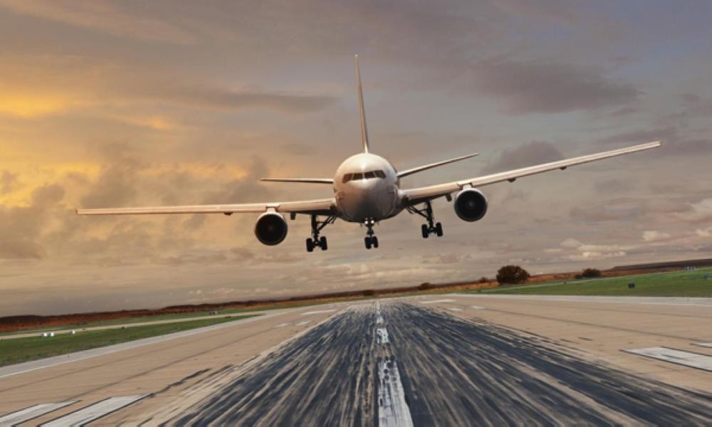 شاهدوا: مصاب بفيروس"كورونا" على متن طائرة ركاب.. فماذا حدث!