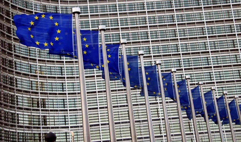 الاتحاد الأوروبي يُعرب عن صدمته إثر اعتداءات المستوطنين في مدن الضفة