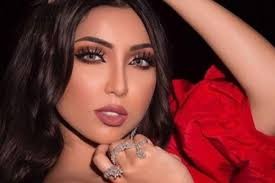بالفيديو: الفنانة المغربية "دنيا بطمة " تفقد أعصابها وتدفع الصحافيين بعيداً