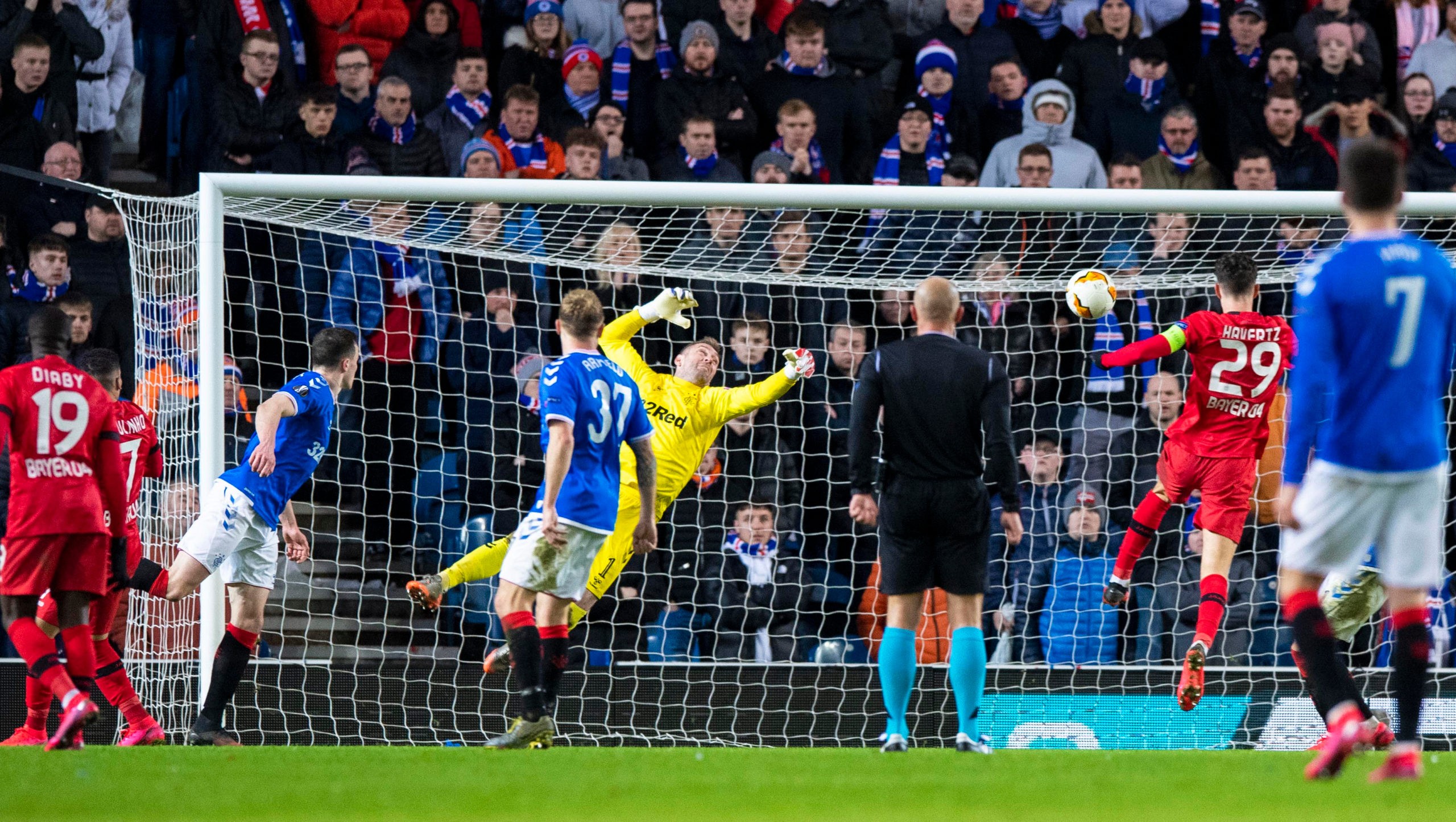 بعد شهر من التوقف.. متى يعود اللاعبون للمستطيل الأخضر مرة أخرى؟