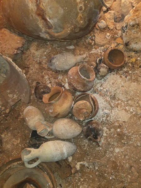 شاهد: اكتشاف مقبرة أثرية تعود للعصر البرونزي في بيت لحم