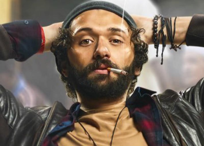 بالفيديو: "كريم محمود عبد العزيز" يقلد والده في "الكيف"