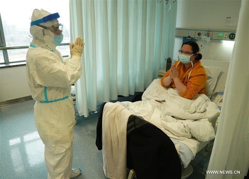 مُصابة بـ"كورونا" وضعت مولودتها ومن ثم وقعت المأساة!