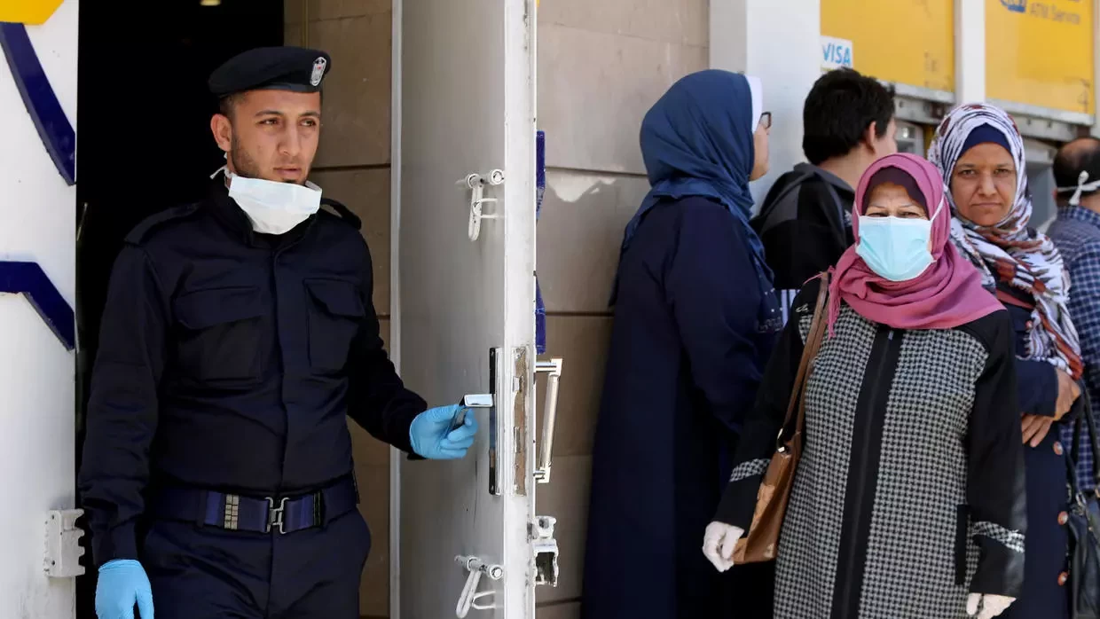 صحيفة أمريكية تشير إلى نجاح حماس في السيطرة على "كورونا" بغزة
