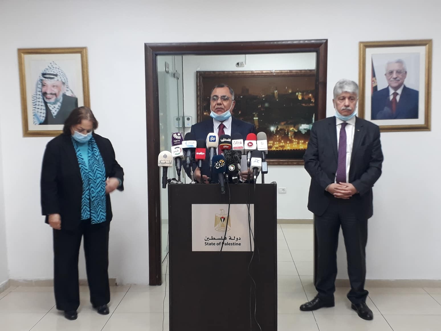 ملحم يتحدث عن موعد صرف رواتب الموظفين العموميين في الضفة وغزة