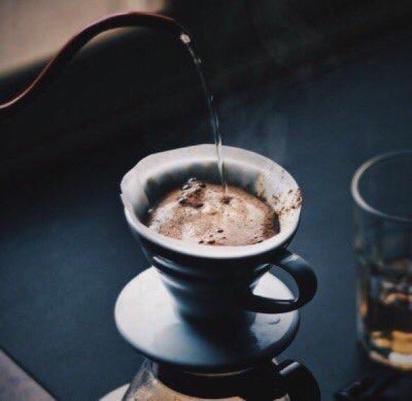 شاهدوا: كوب القهوة "الطائر" للتغلب على حظر "فيروس كورونا"