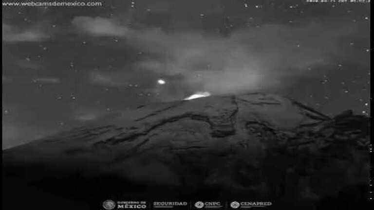 بالفيديو: طبق من الجحيم.. "صحن طائر" ينطلق من بركان في المكسيك