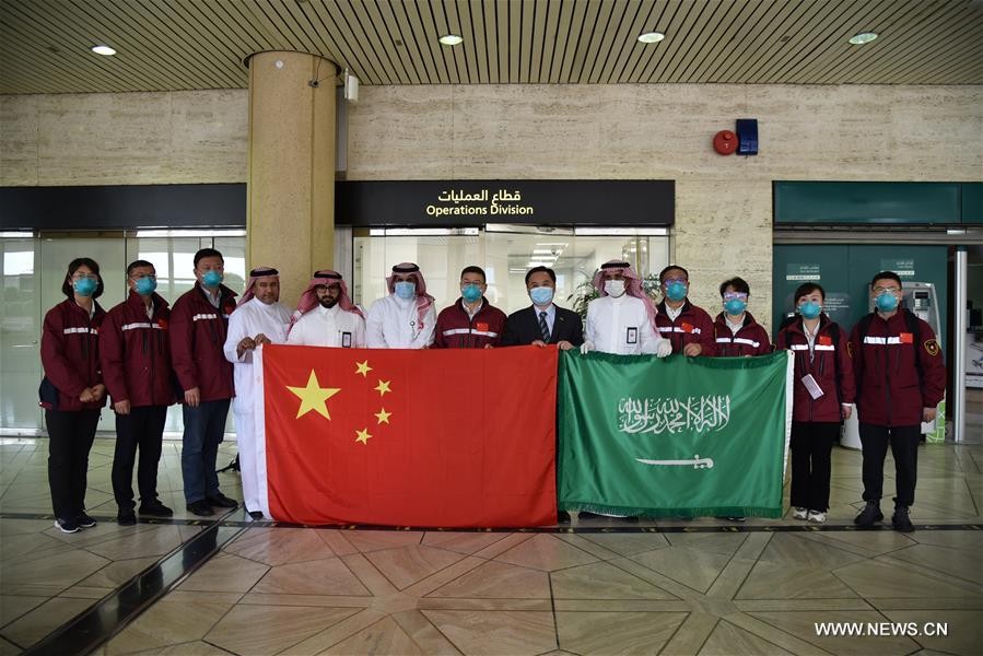خبراء صينيون يصلون السعودية لتقديم الدعم بشأن فيروس كورونا