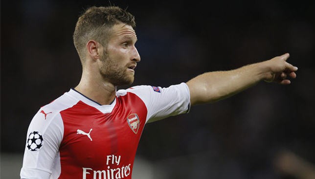 لاعب ارسنال يتبرع ب 16 الف وجبة طعام للمحتاجين