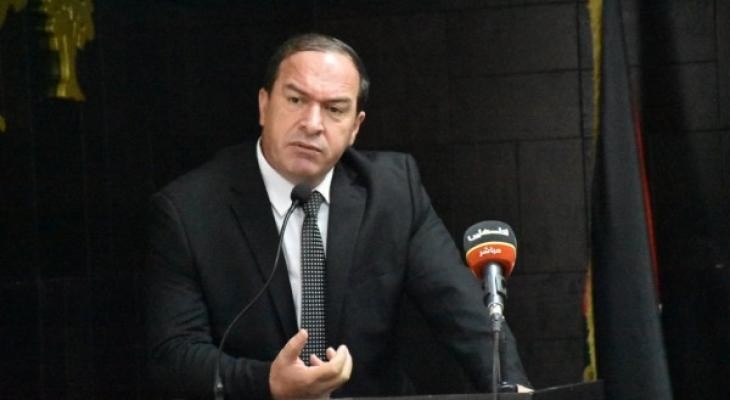 شاهد: إصابة محافظ سلفيت إثر سقوطه عن حصانه