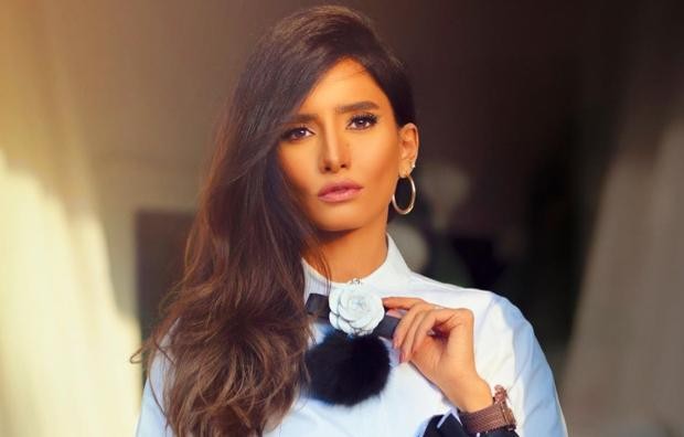 بالفيديو: "زينة" ترد على منتقدي تصوير المسلسلات وغلق المساجد: إحنا اللي هنسليكم