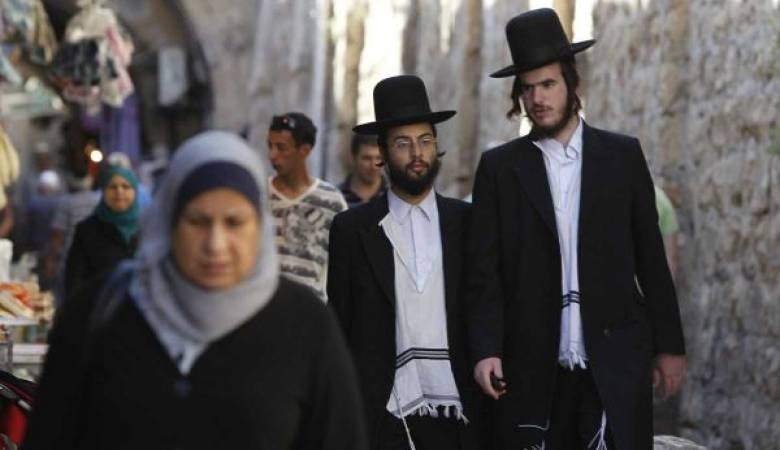 محكمة الاحتلال تتهم مستوطنًا "إسرائيليًا" بالتعاون مع حركة "حماس"