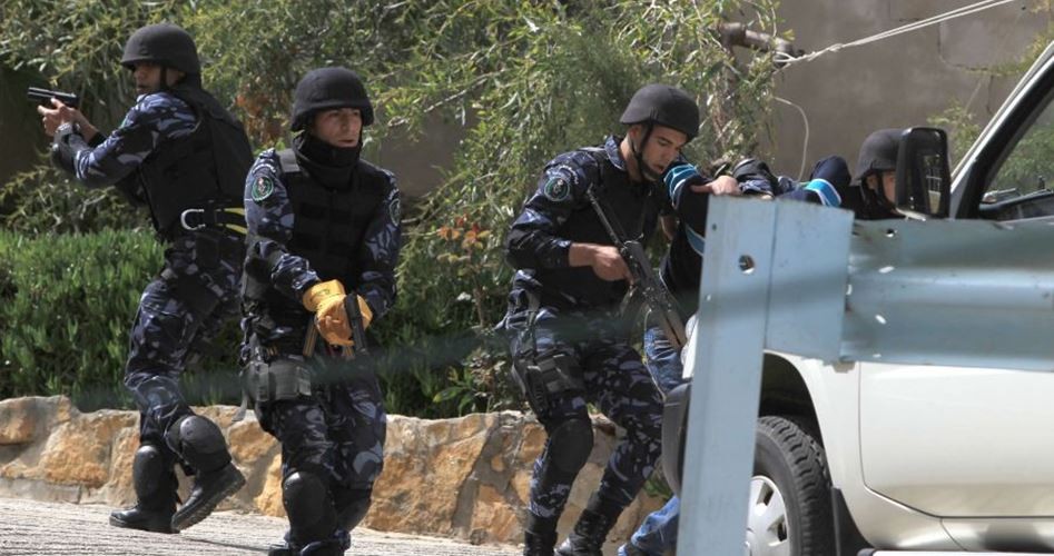 قناة عبرية: الشرطة الفلسطينية اعتقلت اثنين من علماء الآثار "الإسرائيليين" في الضفة