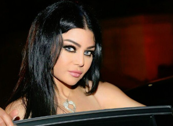 شاهدوا: النجمة "هيفاء وهبي" تلفت الأنظار .. فما السبب!