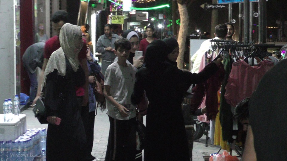 شاهد: عدسة وكالة "خبر" ترصد أجواء عيد الفطر في أسواق غزّة في ظل جائحة كورونا