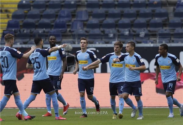 بالصور: مونشنجلادباخ يعبر فرانكفورت في ليلة عودة البوندسليجا