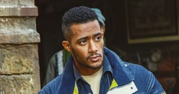 شاهدوا: بصورة عارية.. النجم المصري "محمد رمضان" يستقبل صيف 2020