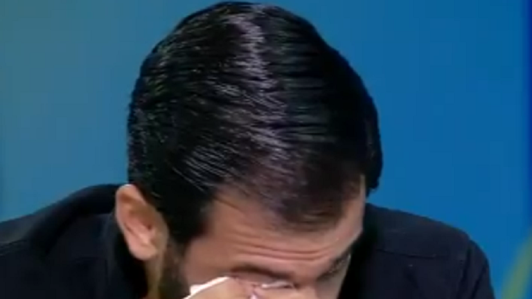 نجم الأهلي يبكي على الهواء (فيديو)