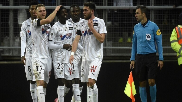 نادي أميان يطلق عريضة لجمع تواقيع للبقاء في دوري الأضواء الفرنسي