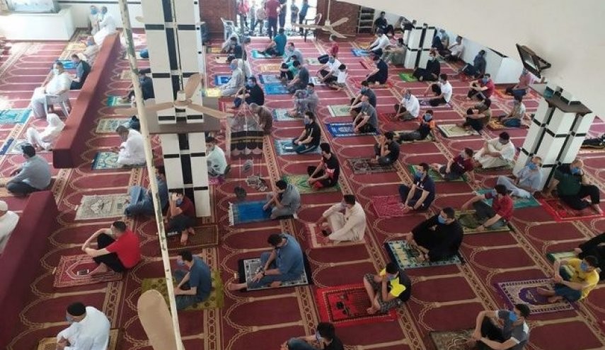 عشرات المواطنين يؤدون صلاة الجمعة في قرية فصايل المهددة بالضم