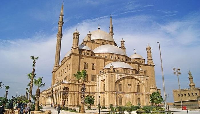 مصر تعد خطة لإعادة فتح المساجد بعد عطلة عيد الفطر