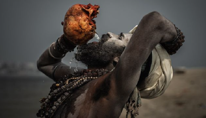 شاهدوا: صور تكشف خفايا قبيلة "يلتهم أفرادها اللحم البشري" ويشربون من الجماجم!