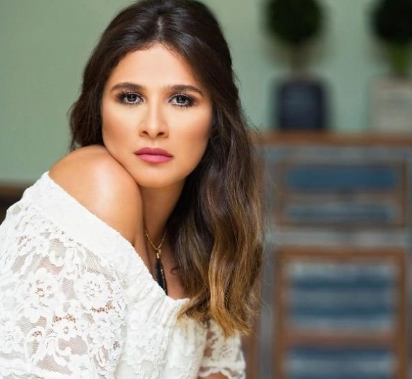 بعد غياب عامين النجمة المصرية "ياسمين عبد العزيز" تعود للكوميديا بتوقيع خالد جلال