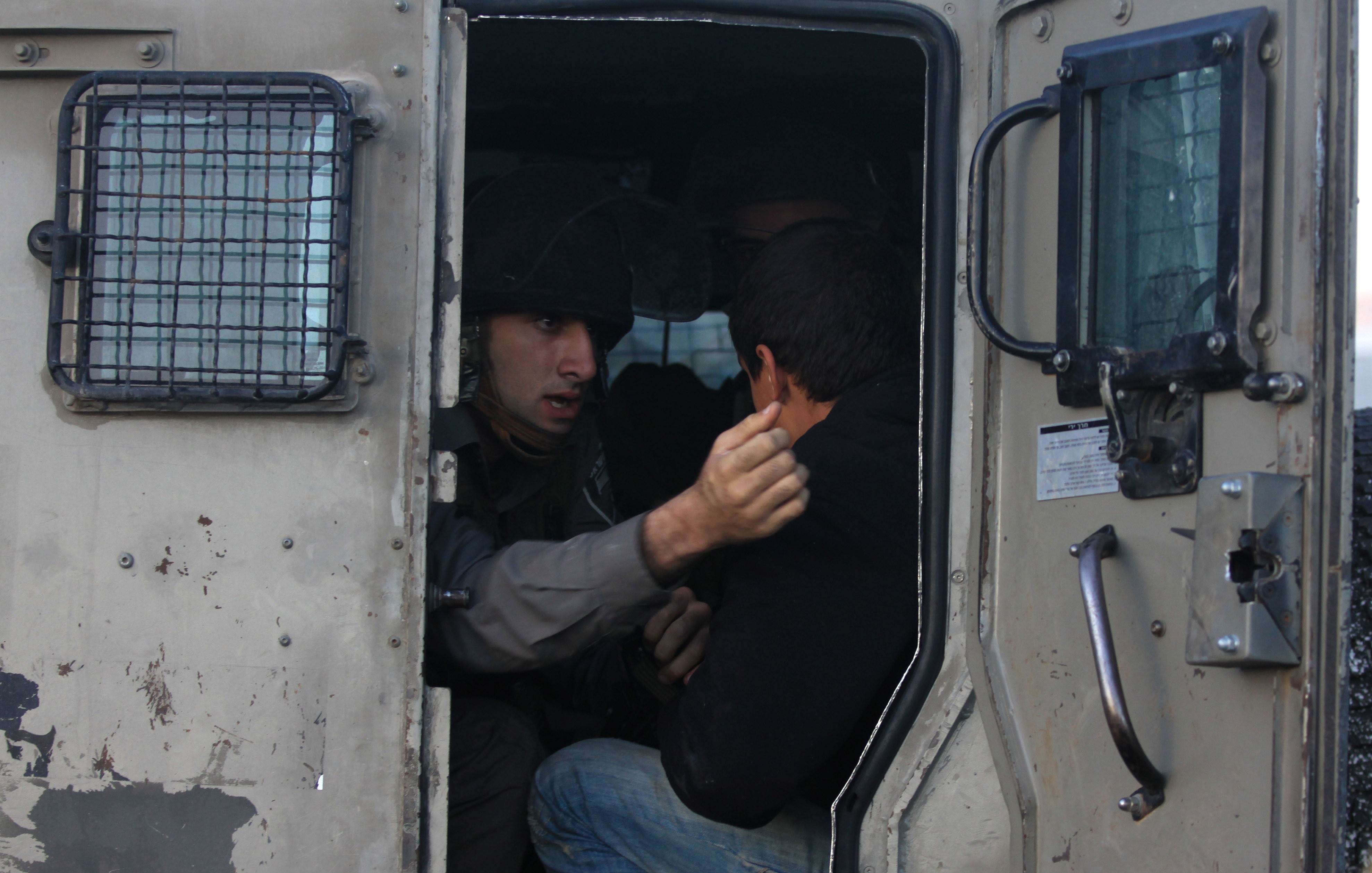 فروانة: الاحتلال اعتقل 336 طفلاً مطلع العام الجاري